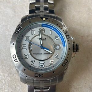 Timex men battery water resistant 100m indiglo day and date stainless steel